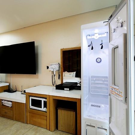 White Tourist Hotel Jeonju Exterior photo