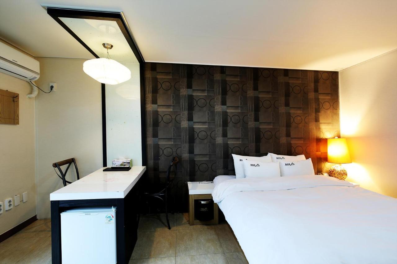 White Tourist Hotel Jeonju Exterior photo