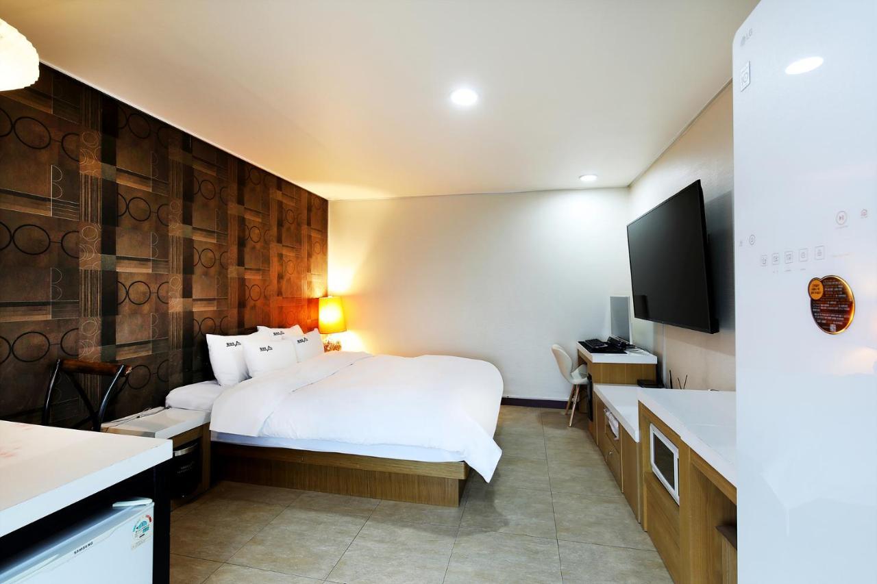 White Tourist Hotel Jeonju Exterior photo