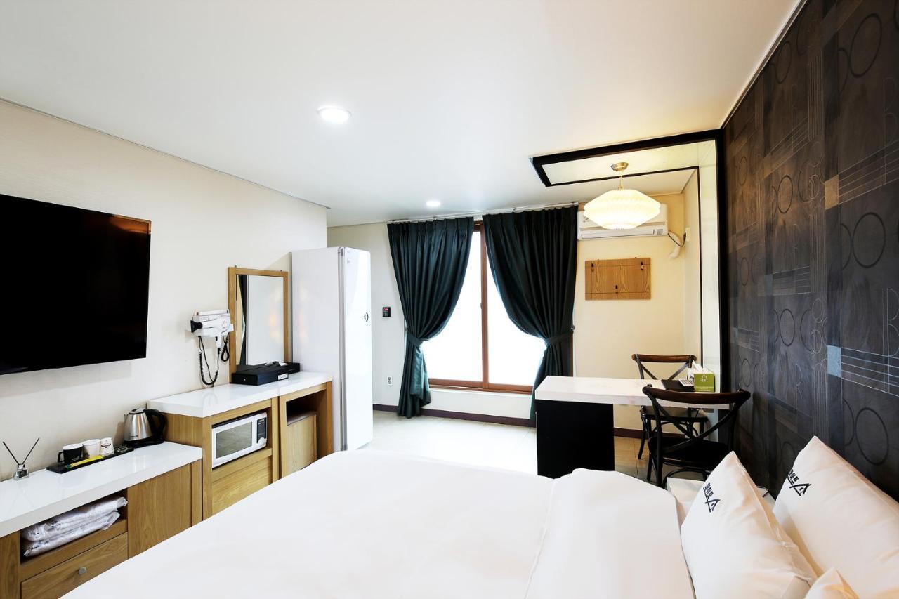 White Tourist Hotel Jeonju Exterior photo