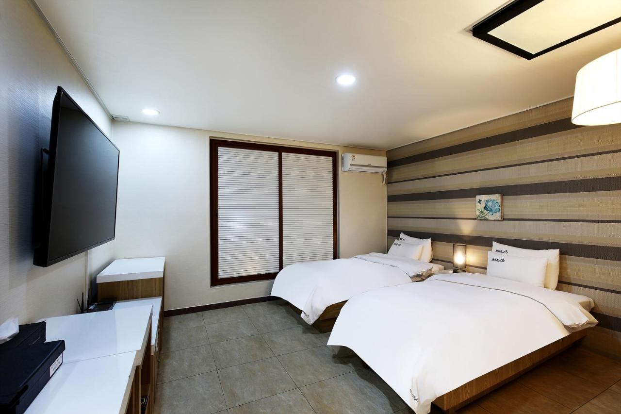 White Tourist Hotel Jeonju Exterior photo