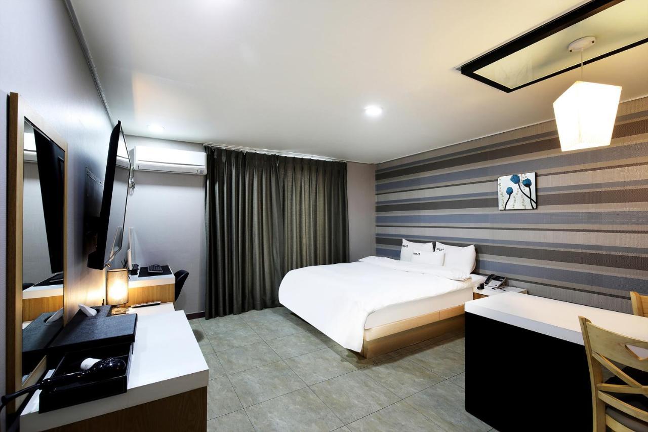 White Tourist Hotel Jeonju Exterior photo