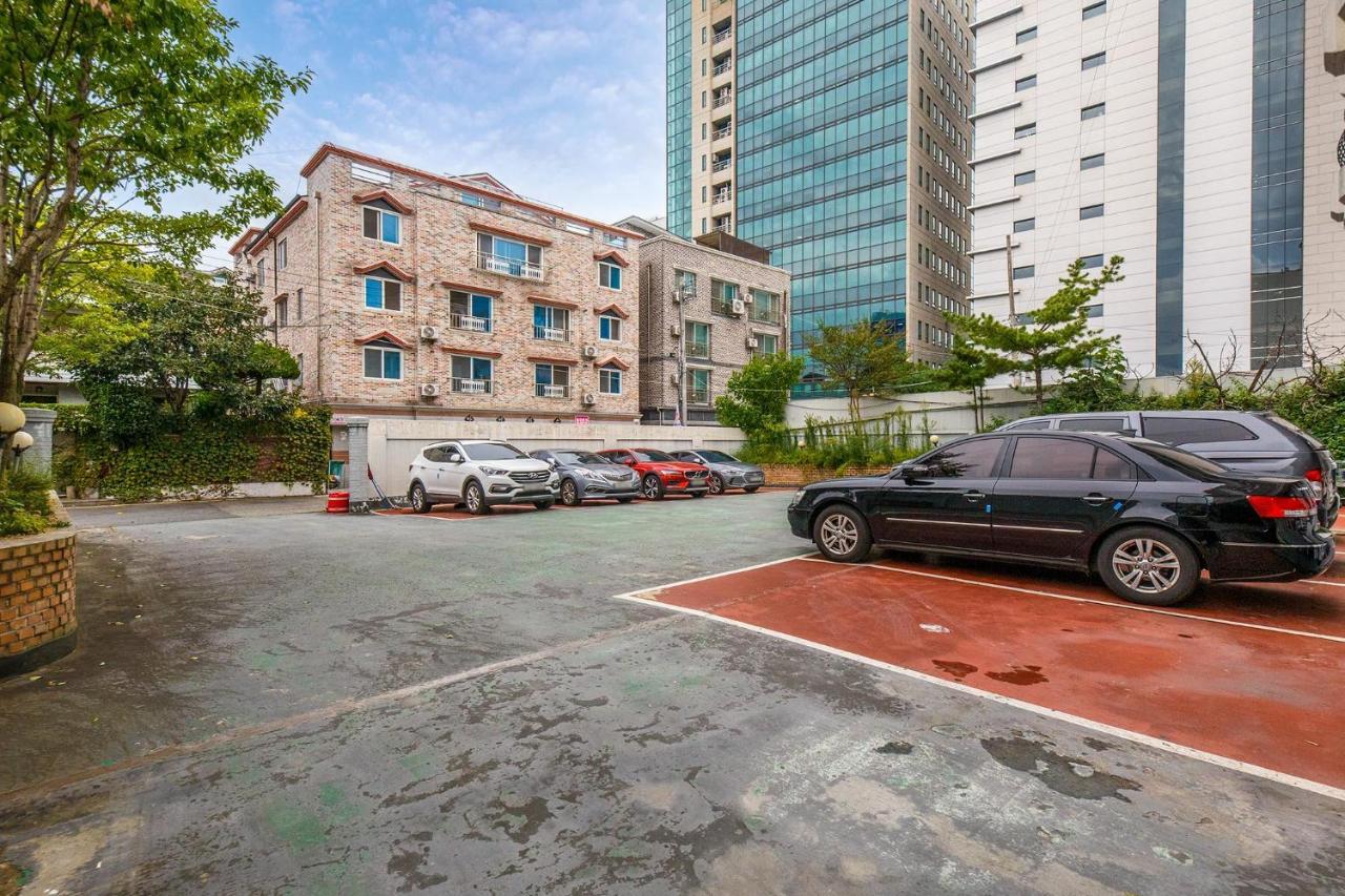White Tourist Hotel Jeonju Exterior photo