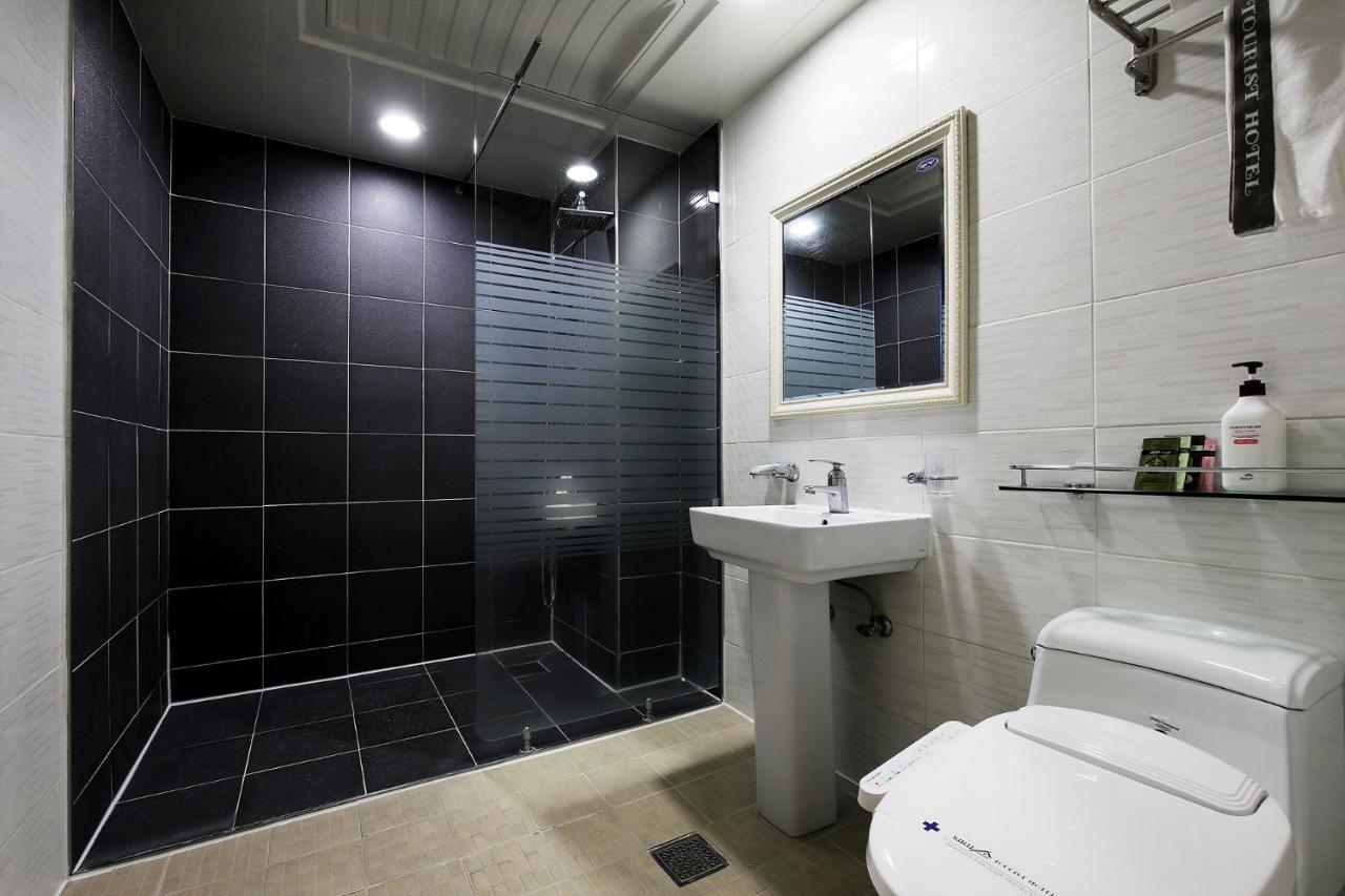 White Tourist Hotel Jeonju Exterior photo