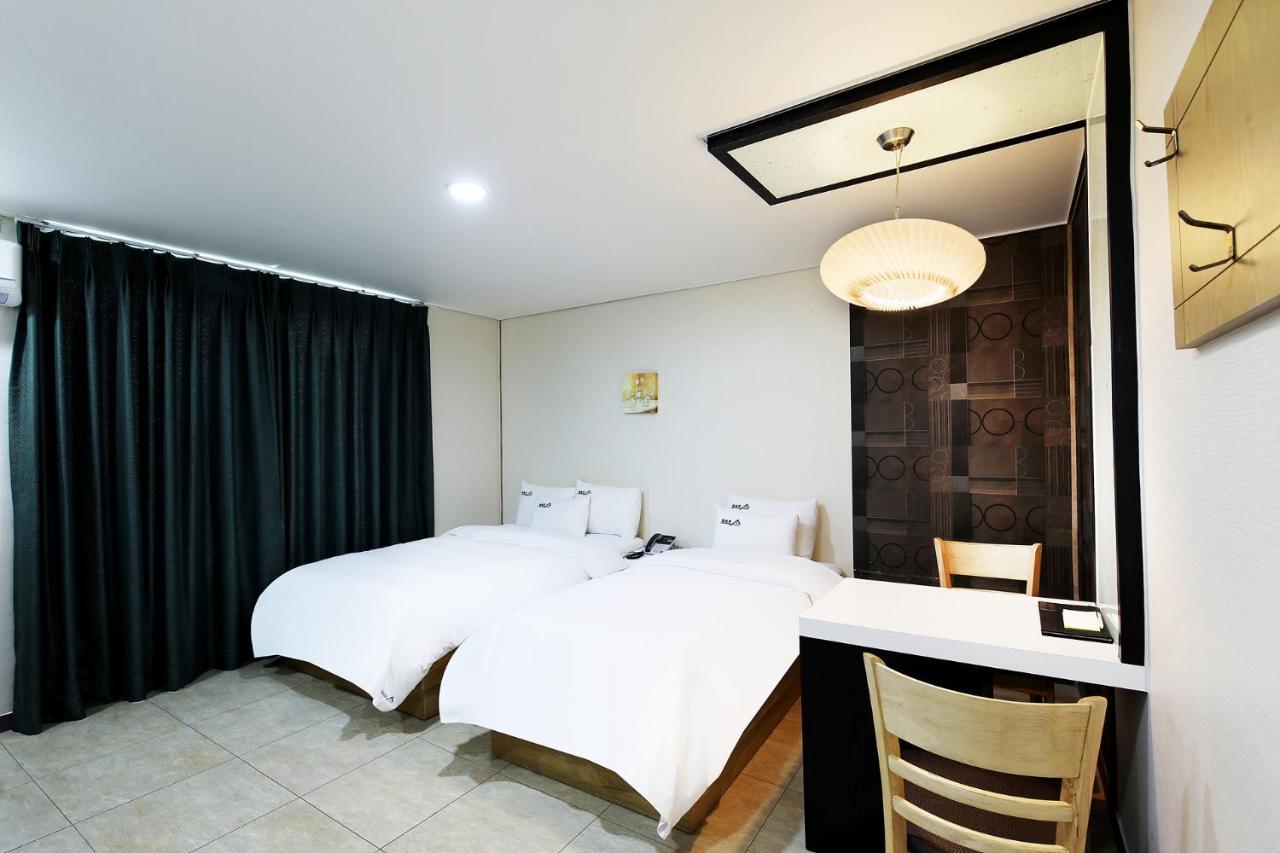 White Tourist Hotel Jeonju Exterior photo