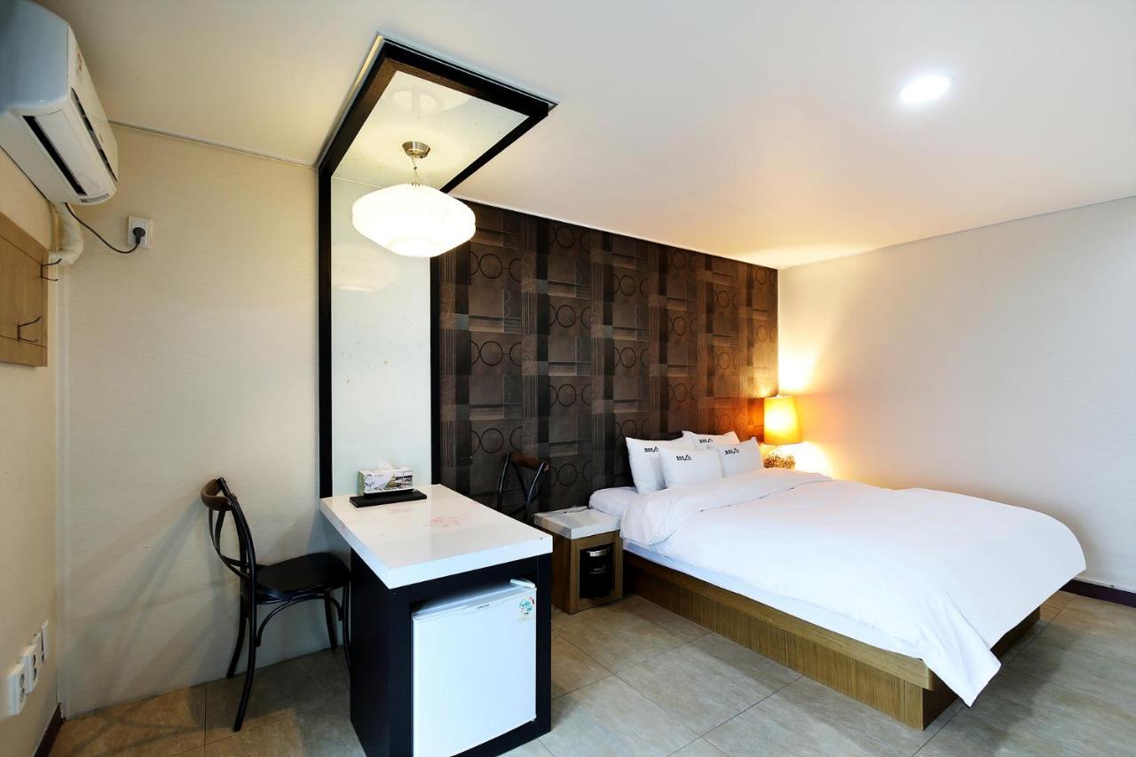 White Tourist Hotel Jeonju Exterior photo