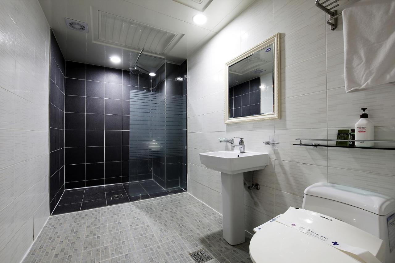 White Tourist Hotel Jeonju Exterior photo