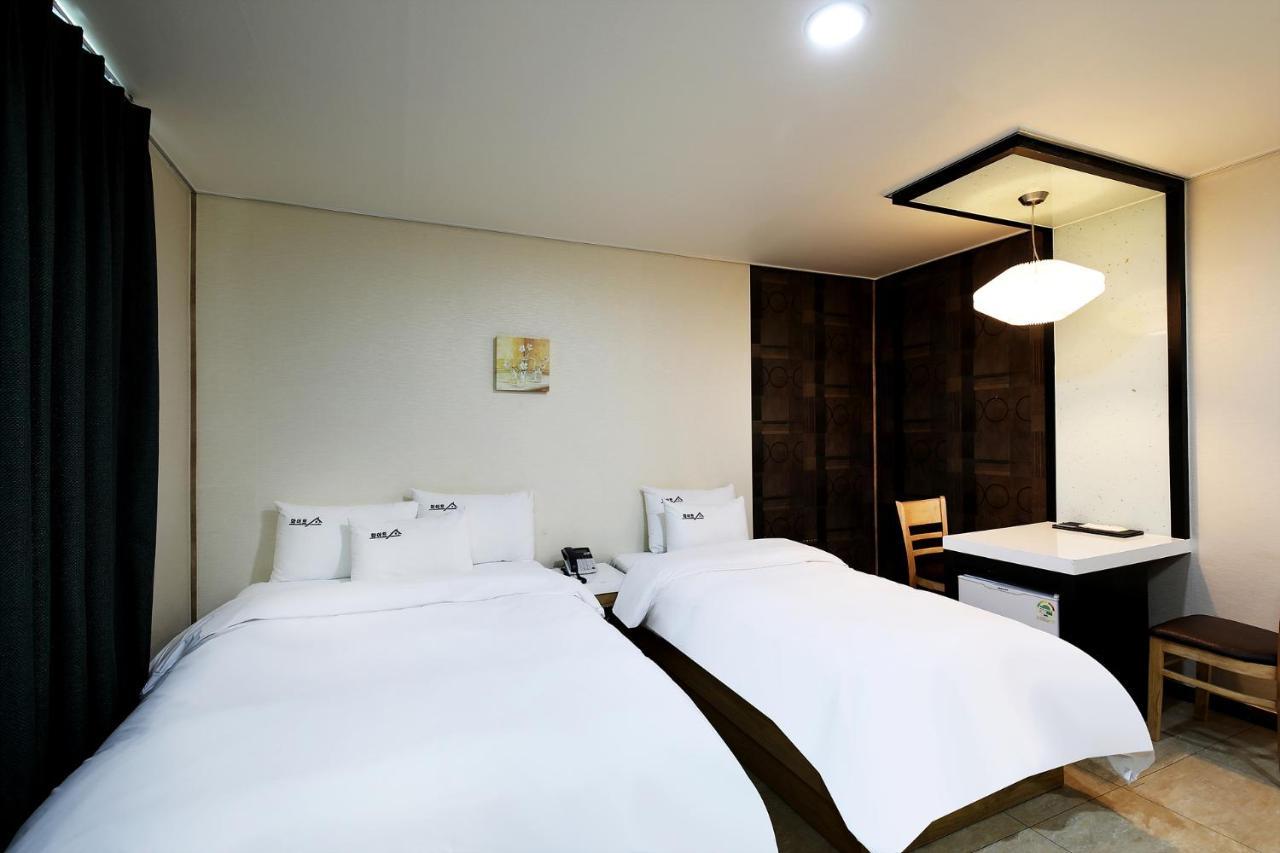 White Tourist Hotel Jeonju Exterior photo