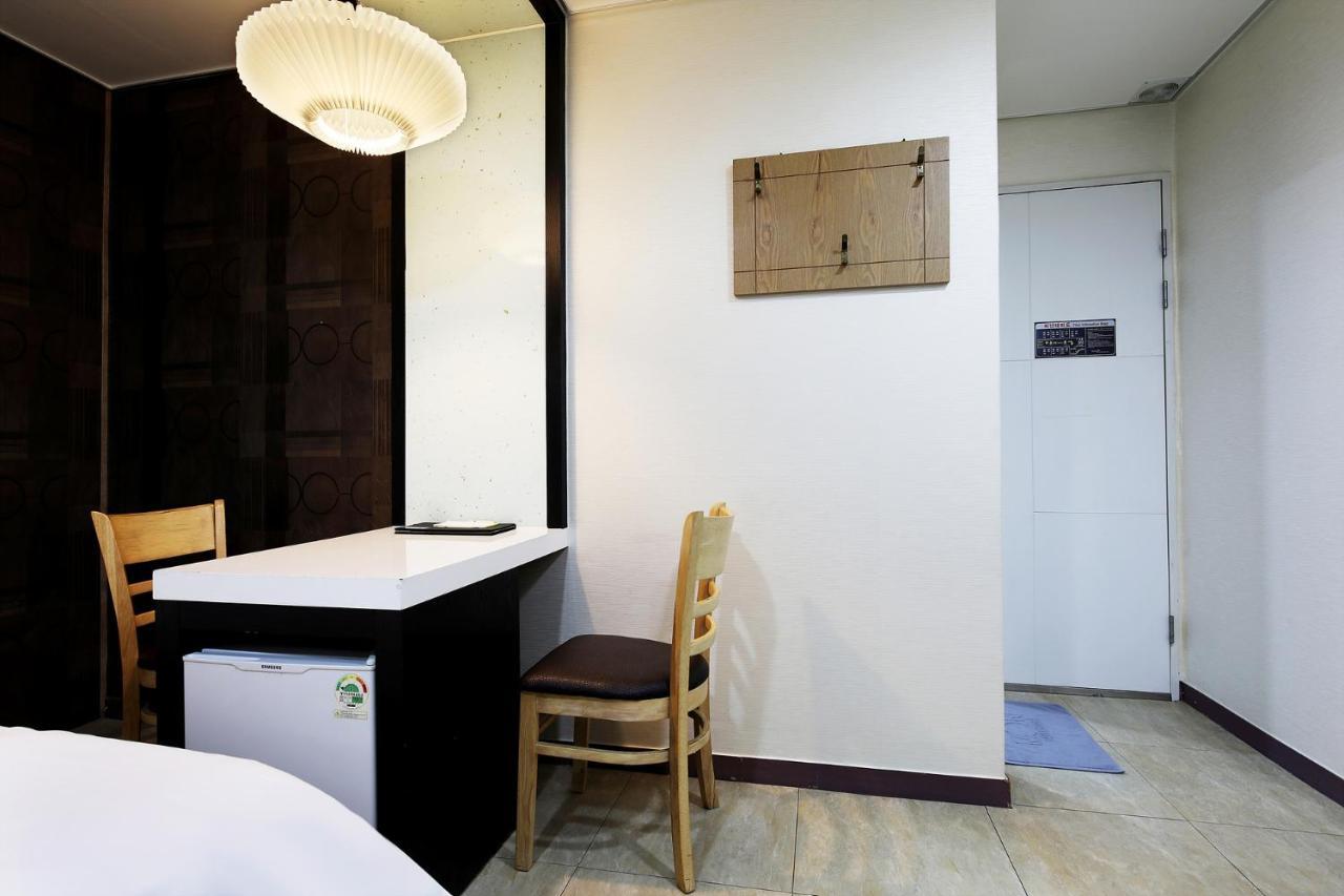 White Tourist Hotel Jeonju Exterior photo