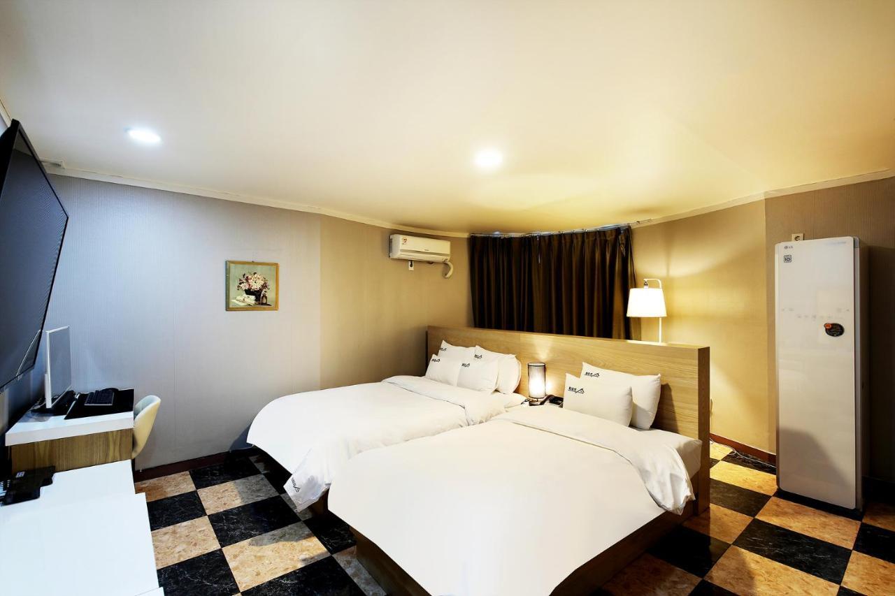 White Tourist Hotel Jeonju Exterior photo